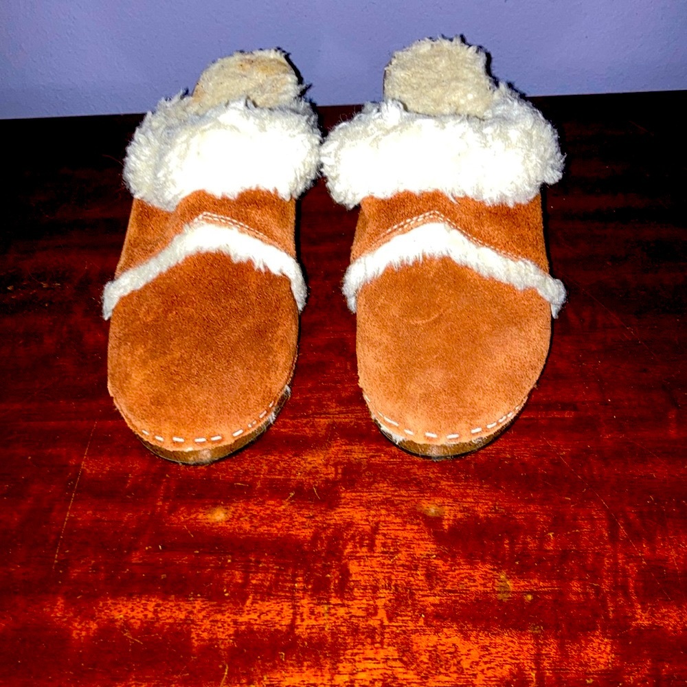 Vintage 1980 Cognac Brown Suede Clogs with Faux Fur Trim size 7